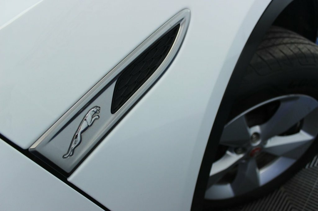 Jaguar E-Pace 2L S White #3