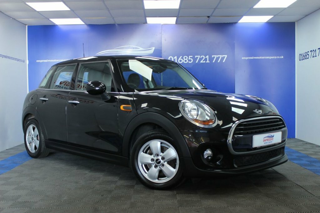 Mini Hatch 1.5L Cooper Black