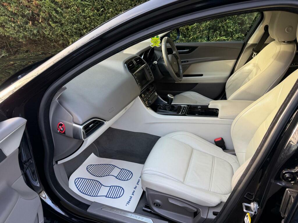 Jaguar XE Saloon 2.0D Prestige Euro 6 Ss 201766 Black #2