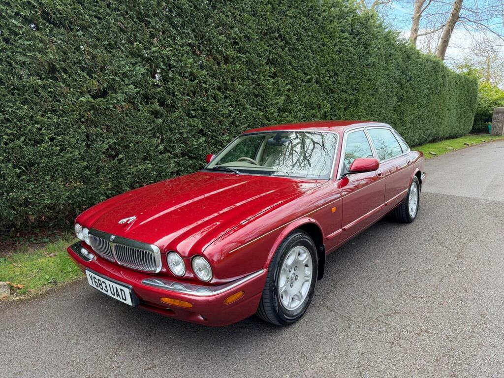 Jaguar XJ Saloon 4.0 Sovereign Lwb Saloon 2001Y Red