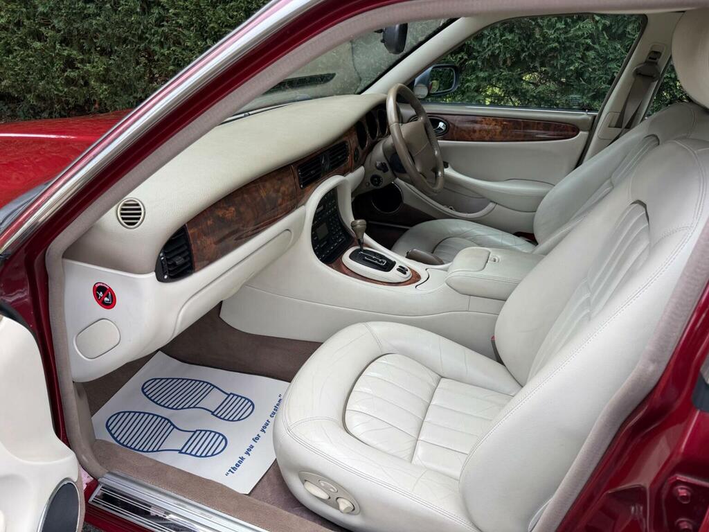 Jaguar XJ Saloon 4.0 Sovereign Lwb Saloon 2001Y Red #2