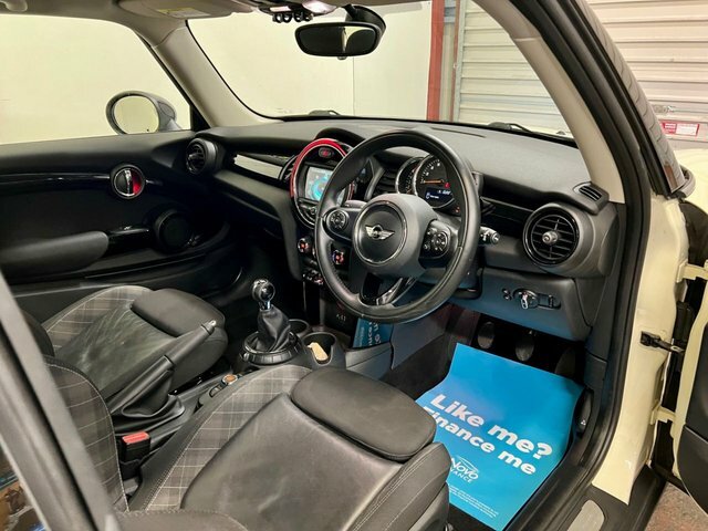 Mini Hatch 2017 1.5 Cooper D Hatchback Euro SF17MLH White #3