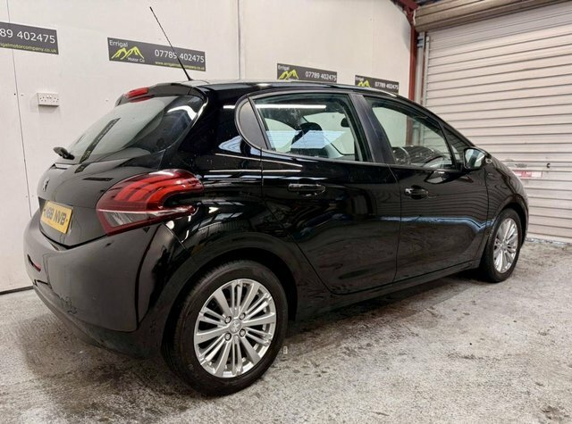 Peugeot 208 2018 1.2 Puretech Signature Hatchback M KM68NVB Black #2
