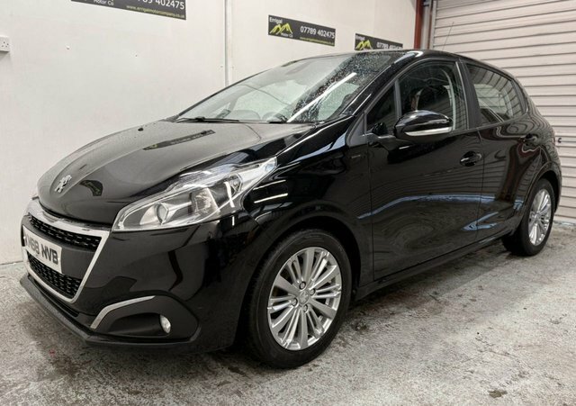 Peugeot 208 2018 1.2 Puretech Signature Hatchback M KM68NVB Black #4
