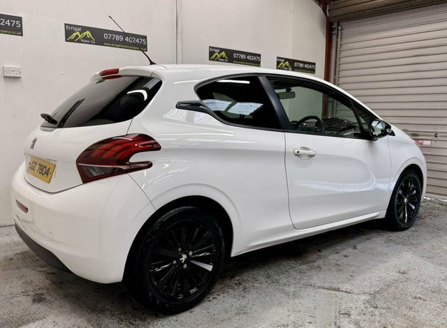 Peugeot 208 2018 1.2 Puretech Black Edition Hatchback Petr JGZ7804 White #2