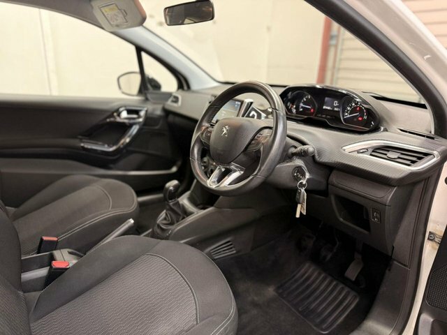 Peugeot 208 2018 1.2 Puretech Black Edition Hatchback Petr JGZ7804 White #6