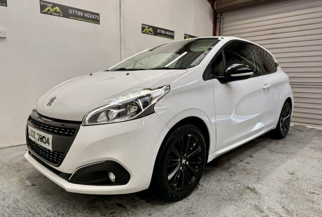 Peugeot 208 2018 1.2 Puretech Black Edition Hatchback Petr JGZ7804 White #4