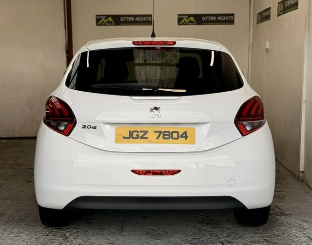 Peugeot 208 2018 1.2 Puretech Black Edition Hatchback Petr JGZ7804 White #5