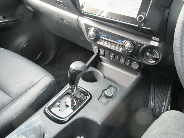 Toyota HILUX 2.8L Invincible X Grey #6