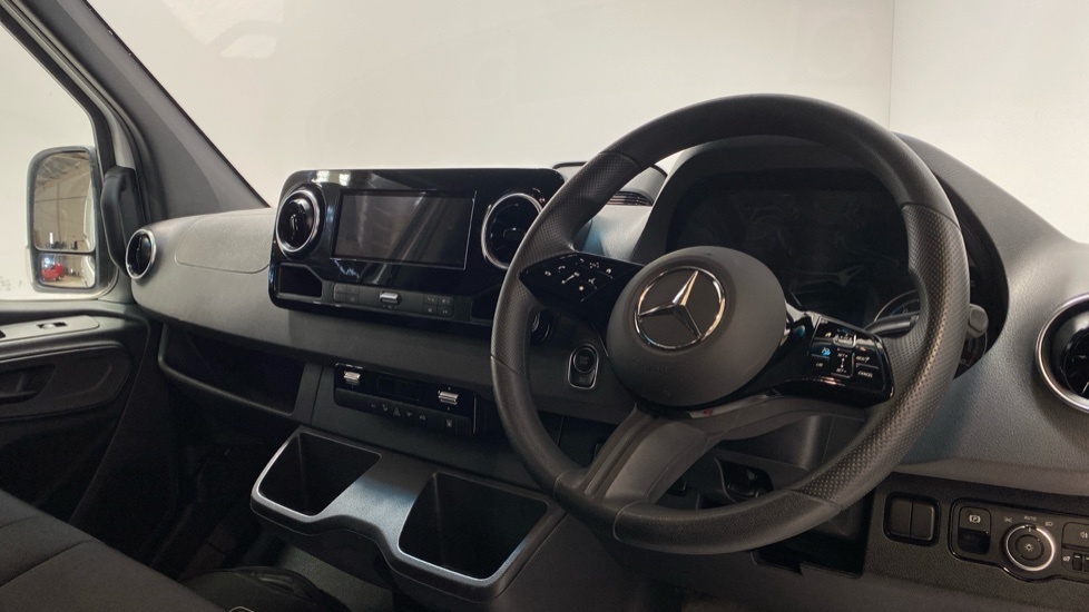 Mercedes-Benz eSprinter 314 L3 Pro White #4