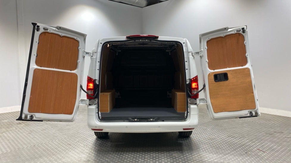 Mercedes-Benz eVito 66 Premium L2 White #3