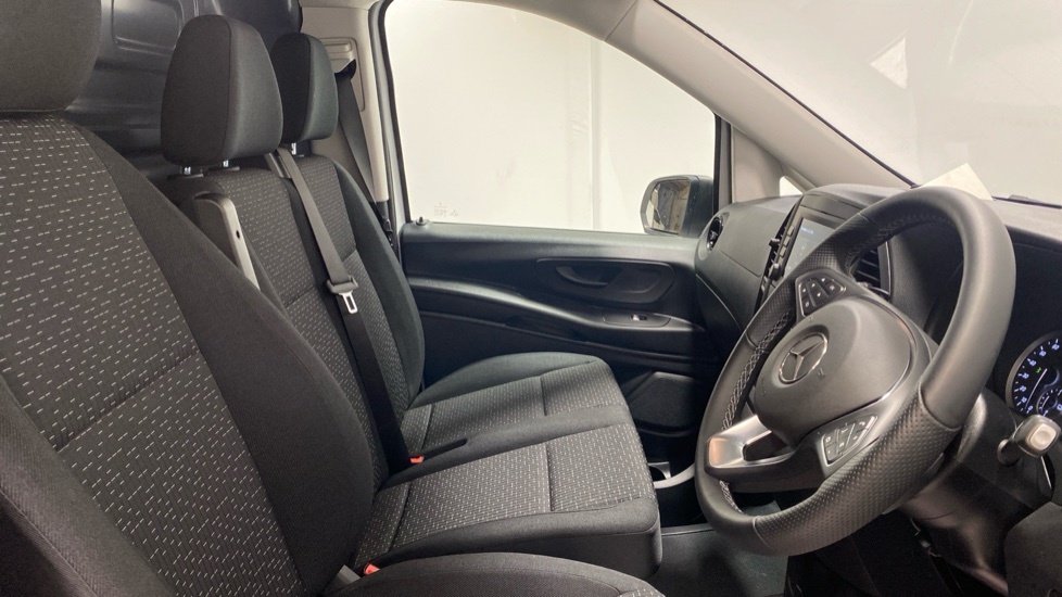 Mercedes-Benz eVito 66 Premium L2 White #6