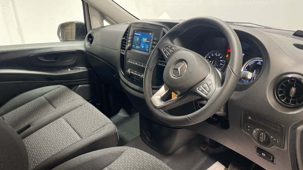 Mercedes-Benz eVito 66 Premium L2 White #2