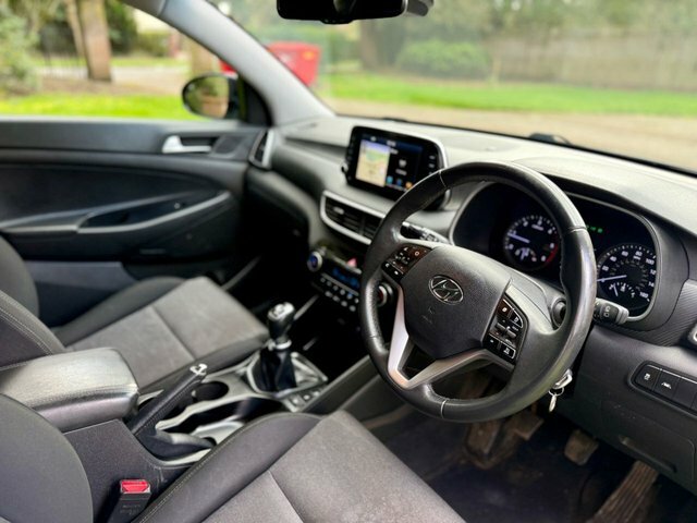 Hyundai Tucson 1.6 Crdi Se Nav Suv Euro 6 S S OV19LBZ Black #2