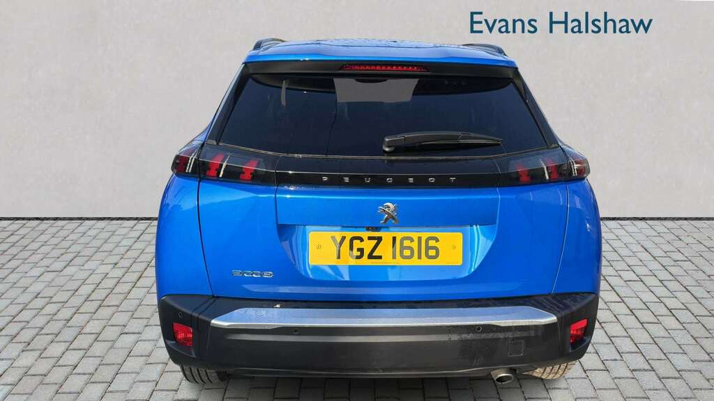 Peugeot 2008 1.5 Bluehdi 110 Allure Premium 2022 Blue #4