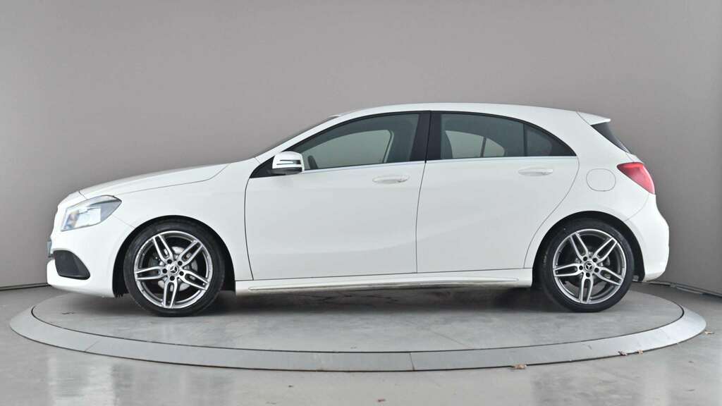 Mercedes-Benz A Class A160 Amg Line 2018 BP67JXD White #4