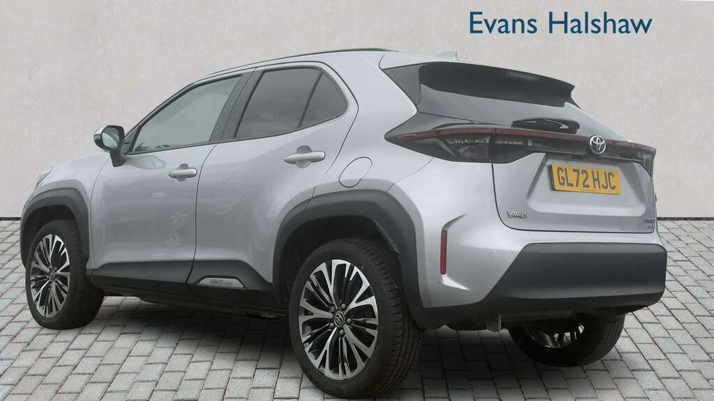 Toyota Yaris Cross 1.5 Hybrid Excel Awd Cvt 2023 GL72HJC Silver #2