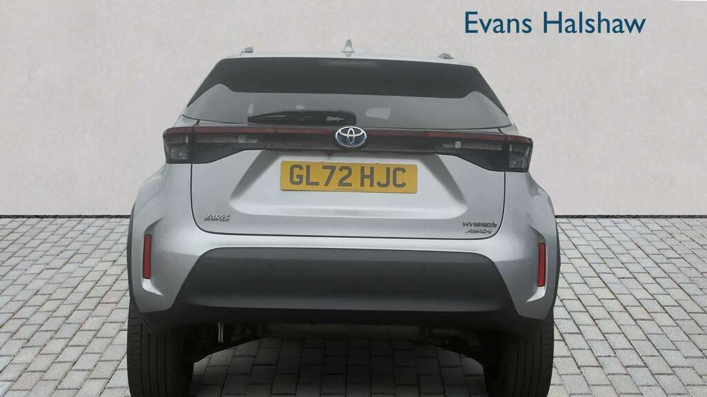 Toyota Yaris Cross 1.5 Hybrid Excel Awd Cvt 2023 GL72HJC Silver #4