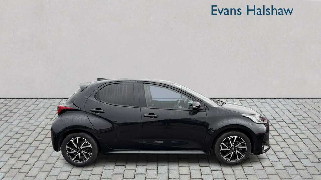 Toyota Yaris 1.5 Hybrid Design Cvt 2023 KF72VBT Black #2