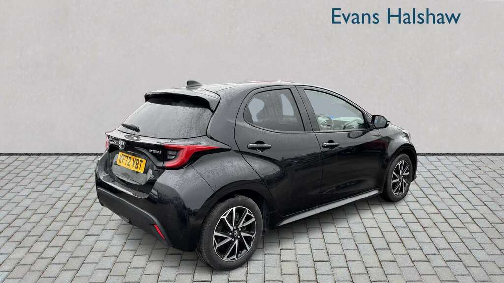 Toyota Yaris 1.5 Hybrid Design Cvt 2023 KF72VBT Black #3