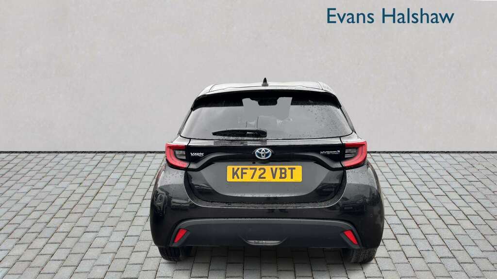 Toyota Yaris 1.5 Hybrid Design Cvt 2023 KF72VBT Black #4