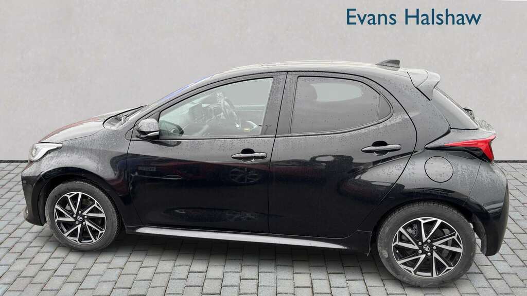 Toyota Yaris 1.5 Hybrid Design Cvt 2023 KF72VBT Black #6