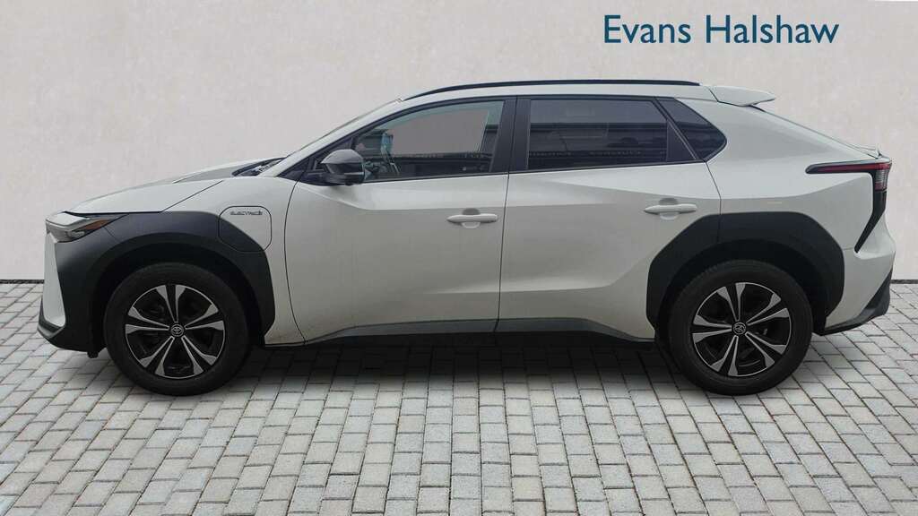 Toyota bZ4X 150Kw Motion 71.4Kwh 11Kw 2024 White #4
