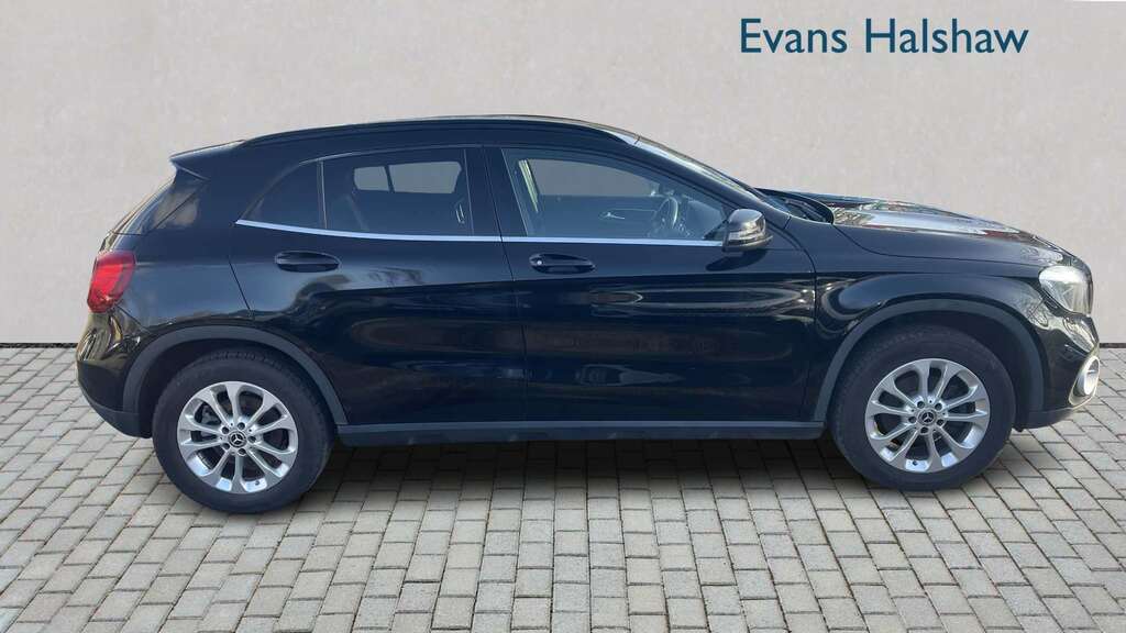 Mercedes-Benz GLA Class 200 Se 2018 KGZ5251 Black #2