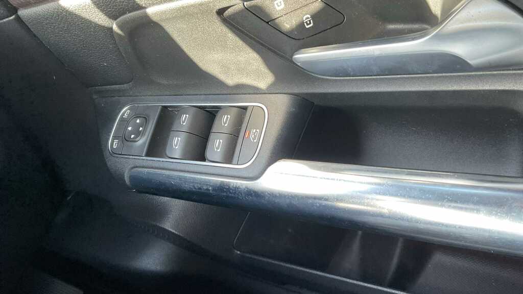 Mercedes-Benz GLA Class 200 Sport 2021 LS21WWO Silver