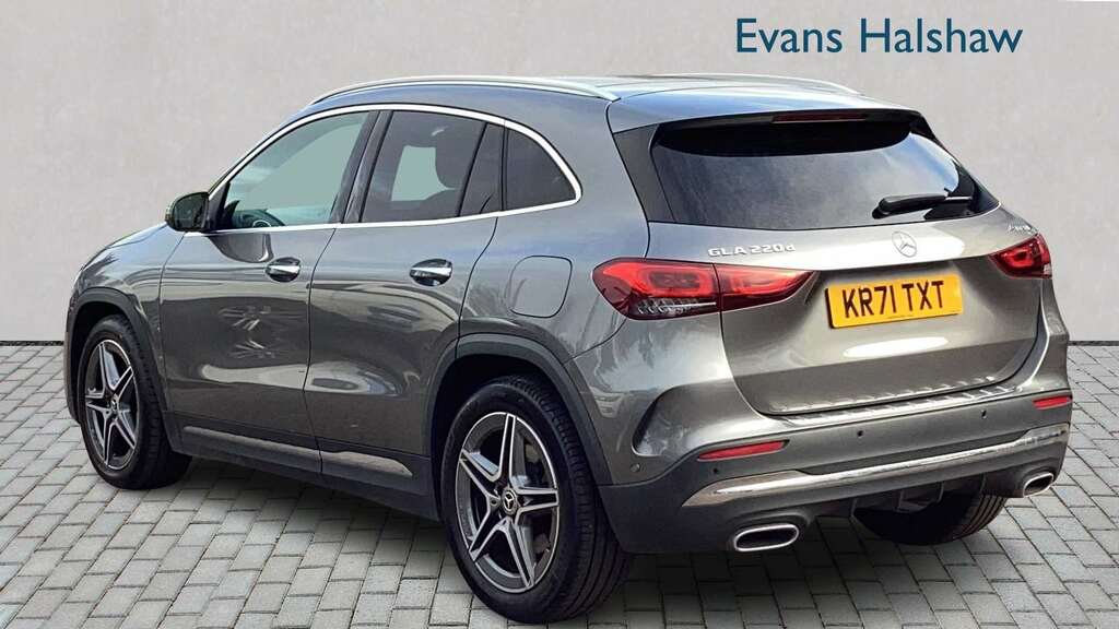 Mercedes-Benz GLA Class 220D 4Matic Amg Line Premium Plus 2022 KR71TXT Grey #2