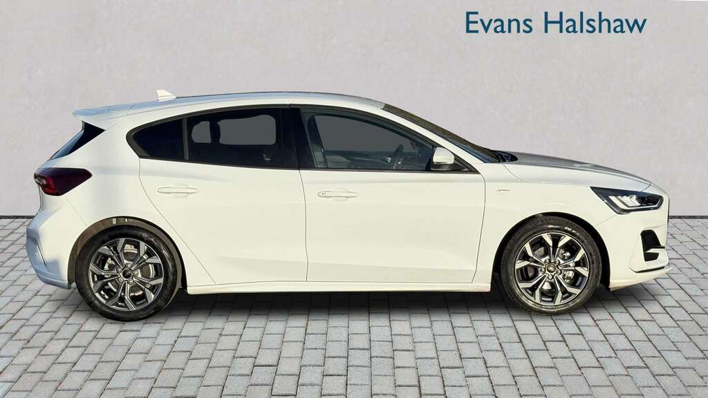 Ford Focus 1.0 Ecoboost Hybrid Mhev St-line 2025 YX75FVW White #6