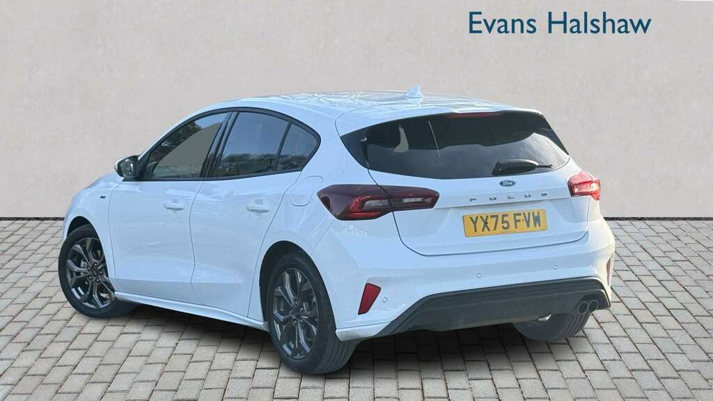 Ford Focus 1.0 Ecoboost Hybrid Mhev St-line 2025 YX75FVW White #2