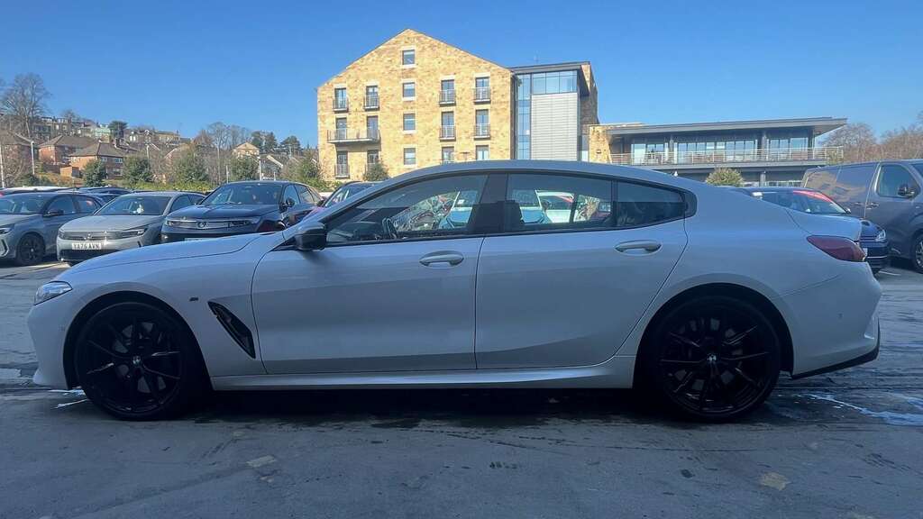 BMW 8 Series M850i Xdrive 2021 YJ21DJM White #6