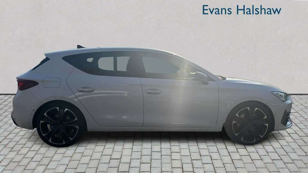 Cupra Leon 2.0 Tsi Vz2 Dsg 2022 YF22LJV White #4