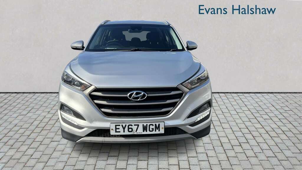 Hyundai Tucson 1.6 Gdi Blue Drive Se Nav 2Wd 2017 EY67WGM Silver #4