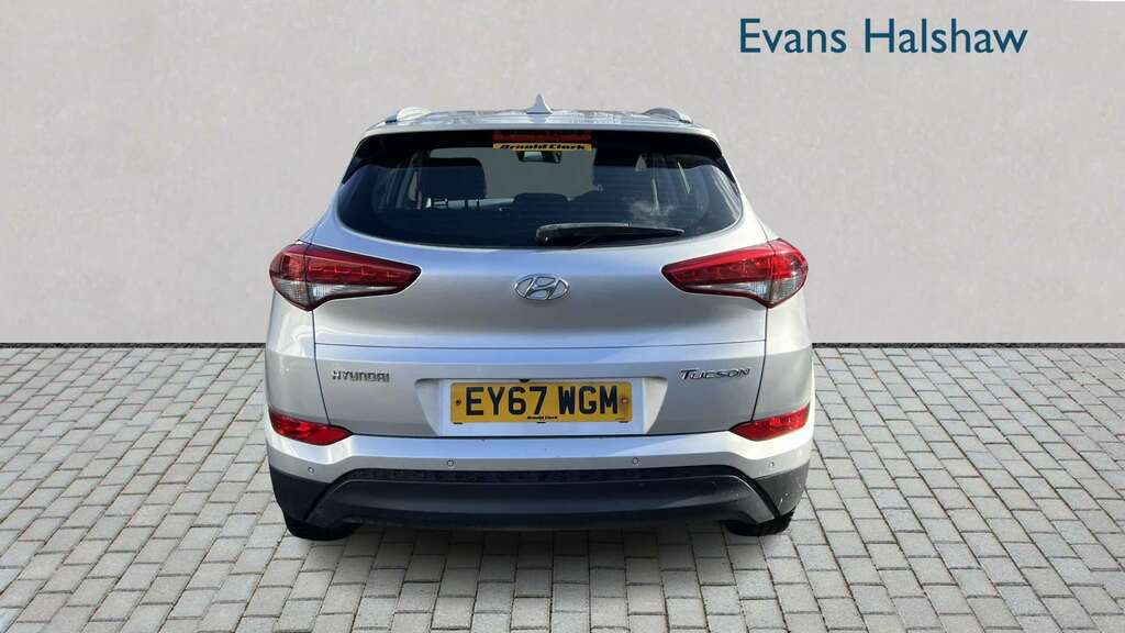 Hyundai Tucson 1.6 Gdi Blue Drive Se Nav 2Wd 2017 EY67WGM Silver #3