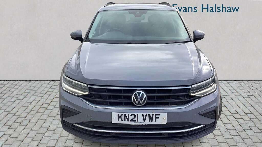 Volkswagen Tiguan 1.5 Tsi 150 Life 2021 KN21VWF Grey #4