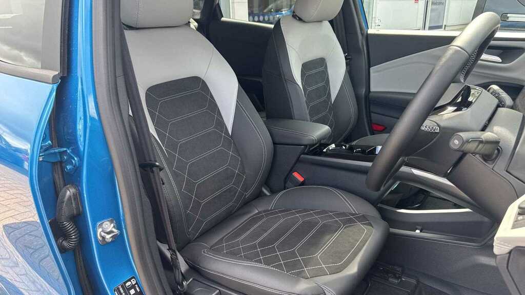Ford Puma 123Kw Premium 43Kwh 2025 DF25AOB Blue #2