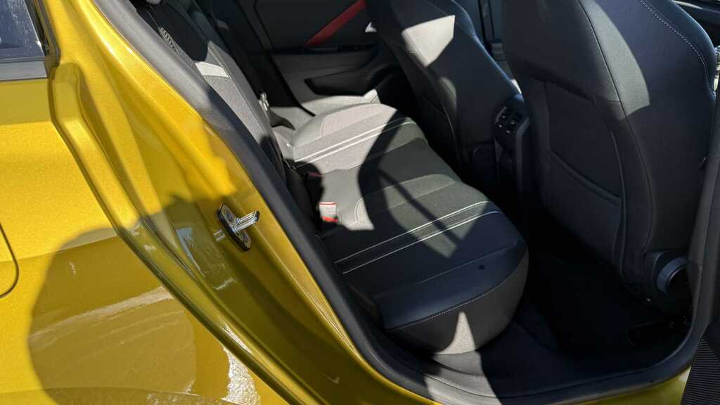 Vauxhall Astra 1.2 Turbo 130 Gs Line 2022 BD72KUE Yellow #5