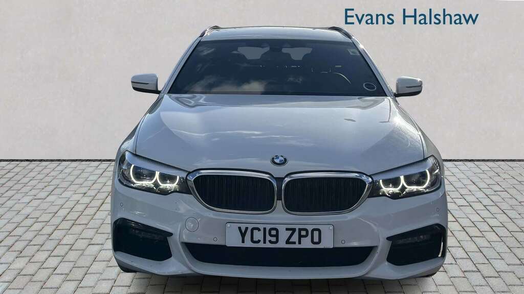 BMW 5 Series 520I M Sport 2019 YC19ZPO White #4