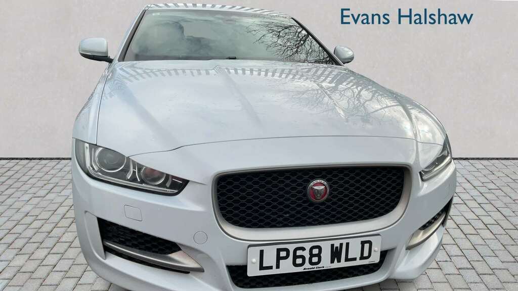 Jaguar XE 2.0 250 R-sport 2019 LP68WLD White #4