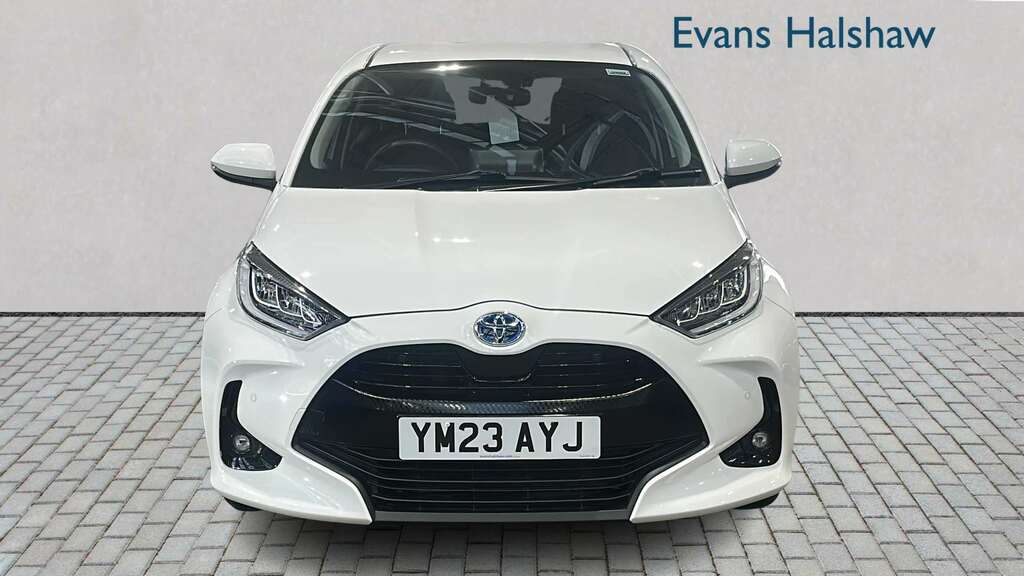 Toyota Yaris 1.5 Hybrid Design Cvt 2023 YM23AYJ White #4