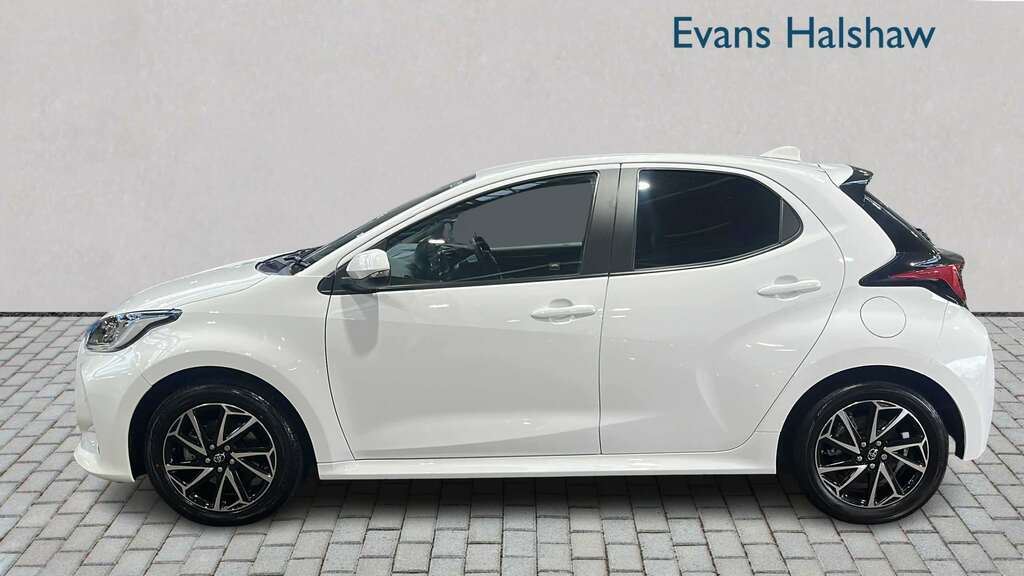 Toyota Yaris 1.5 Hybrid Design Cvt 2023 YM23AYJ White #3