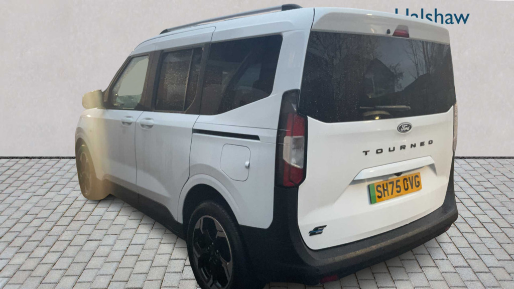 Ford Tourneo Courier 100Kw Titanium 43Kwh 2025 White #2