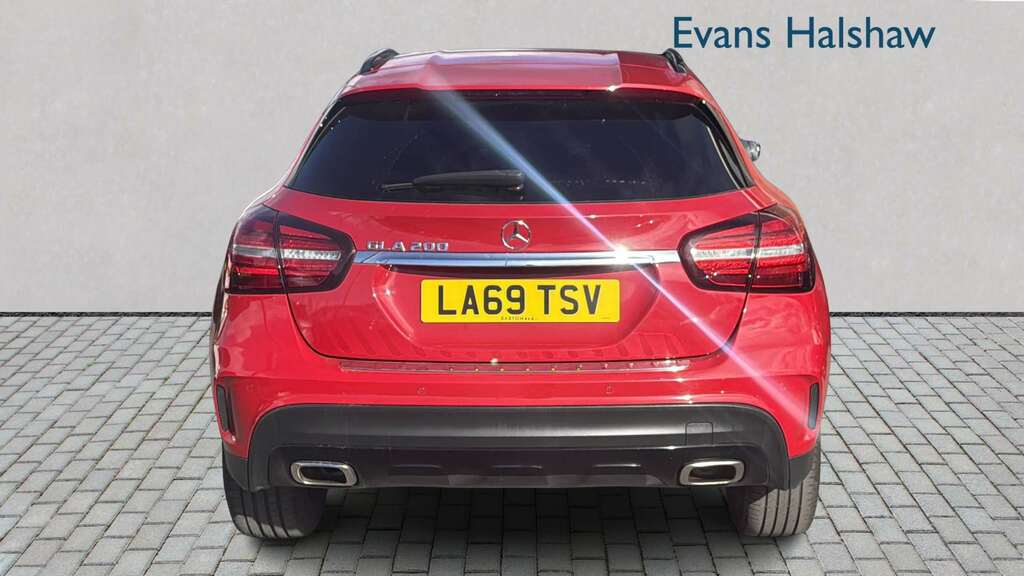 Mercedes-Benz GLA Class 200 Amg Line Edition 2020 LA69TSV Red #2