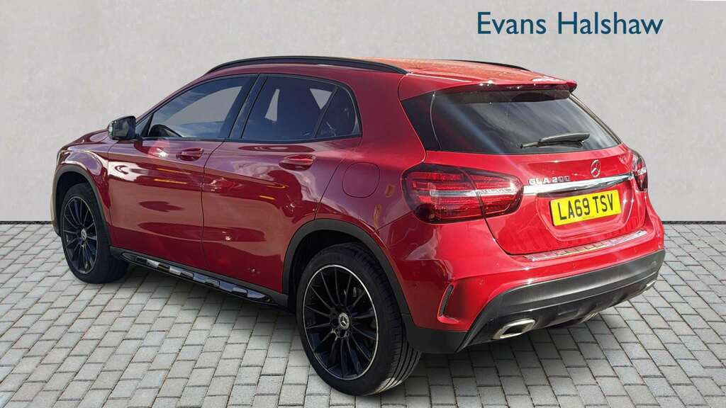 Mercedes-Benz GLA Class 200 Amg Line Edition 2020 LA69TSV Red #3