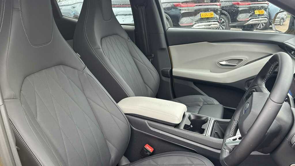Ford Capri 210Kw Premium 77Kwh 2025 Yellow #3