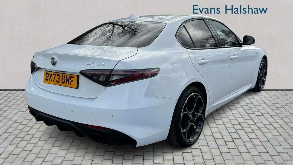 Alfa Romeo Giulia 2.0 Turbo Veloce 2023 White #5