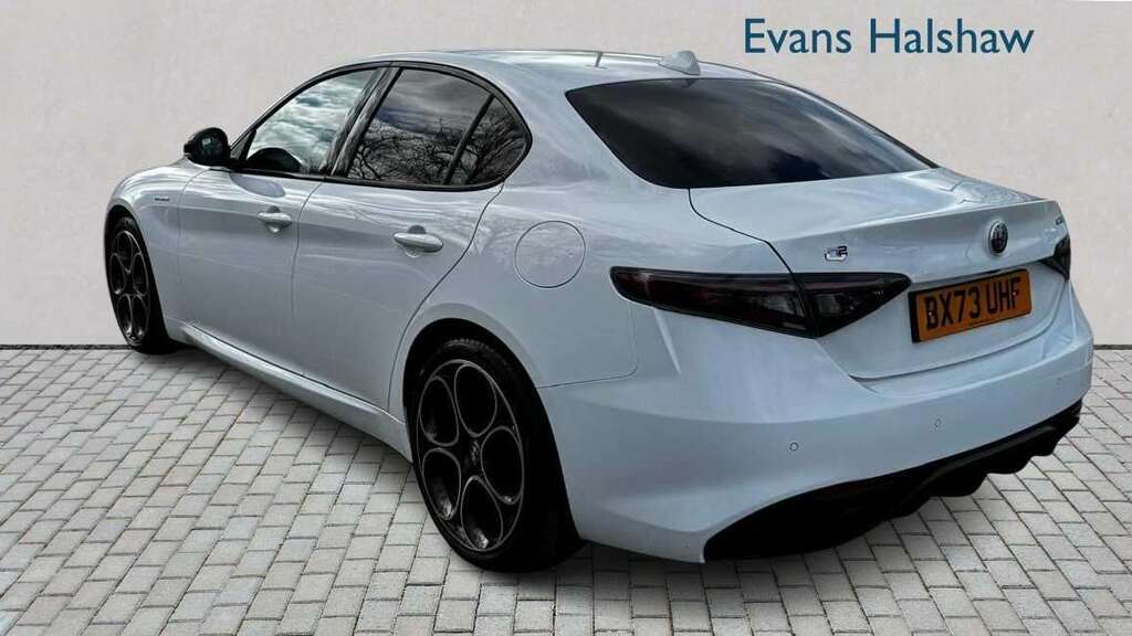 Alfa Romeo Giulia 2.0 Turbo Veloce 2023 White #4