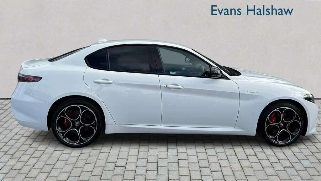 Alfa Romeo Giulia 2.0 Turbo Veloce 2023 White #6